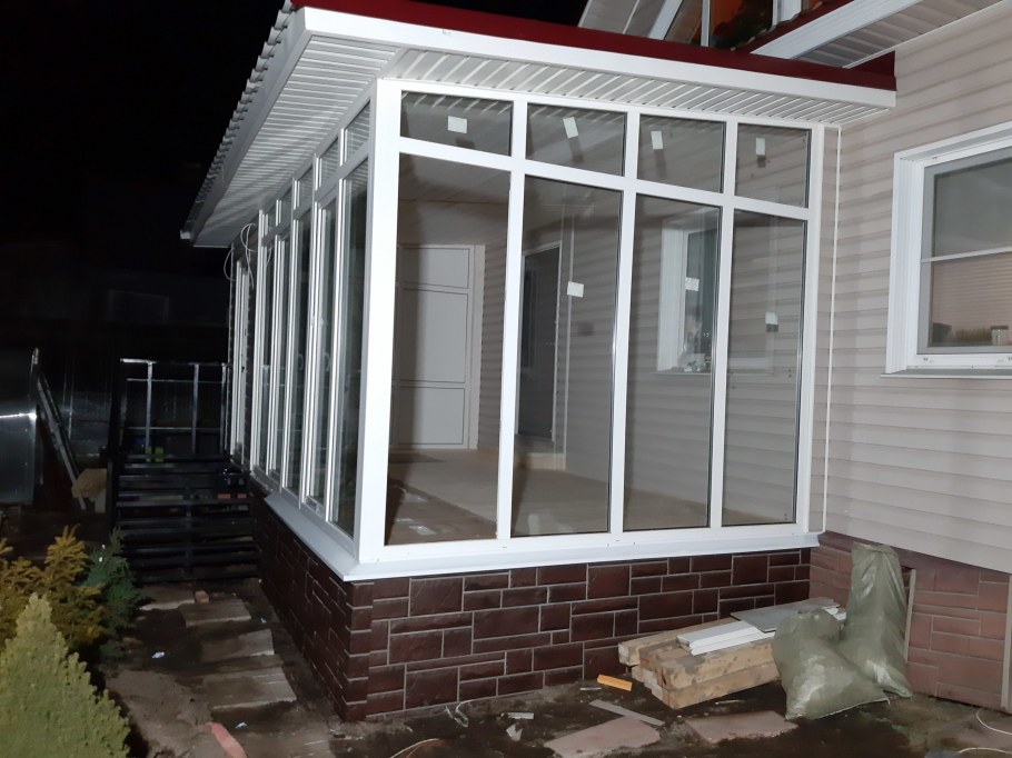 Пластиковые застекленные веранды