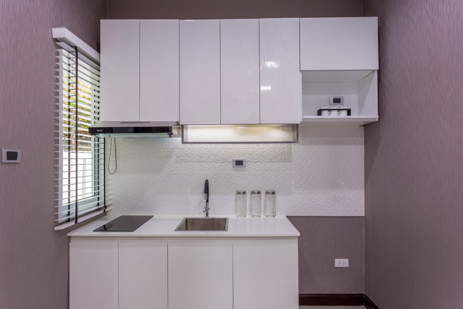 Кухня с антресолями