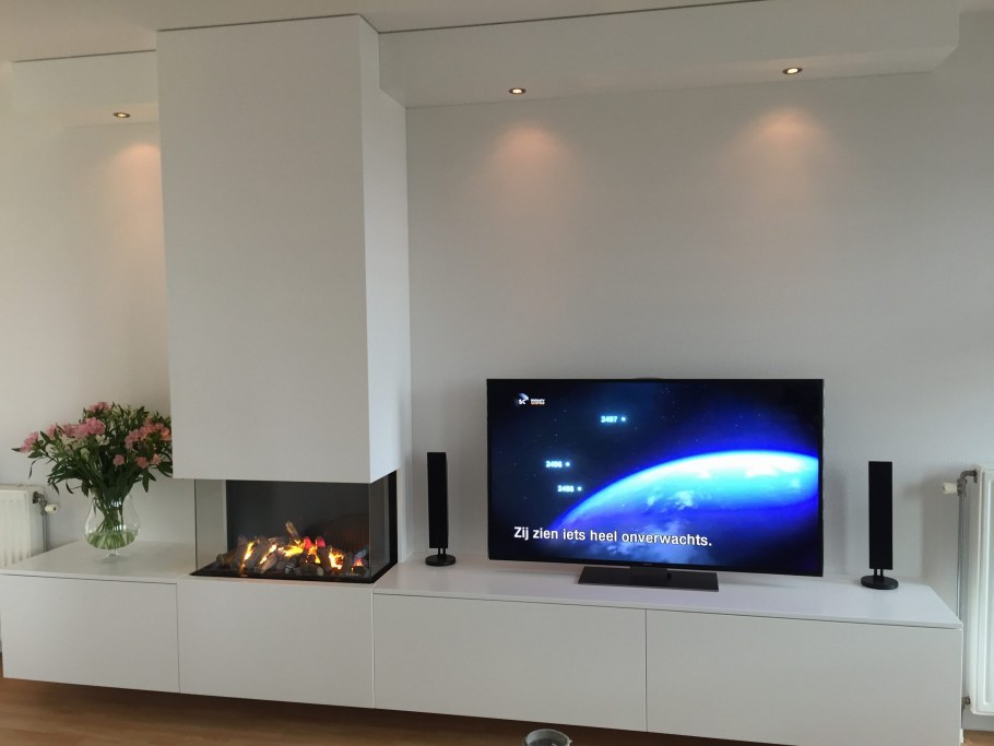 Зона телевизора с камином