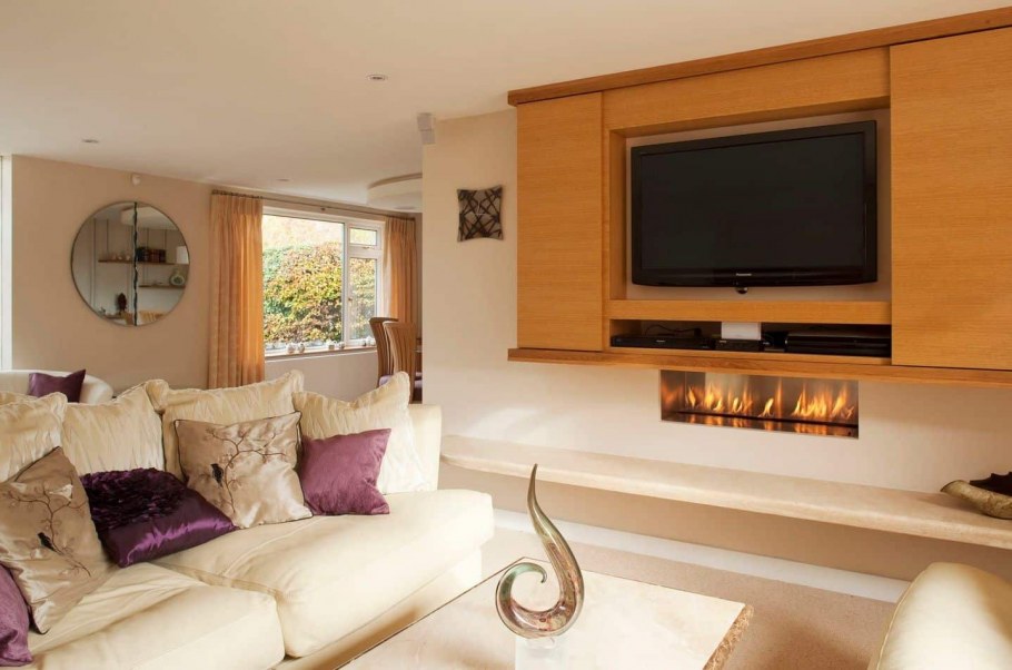 Подвесная полка под телевизор с камином