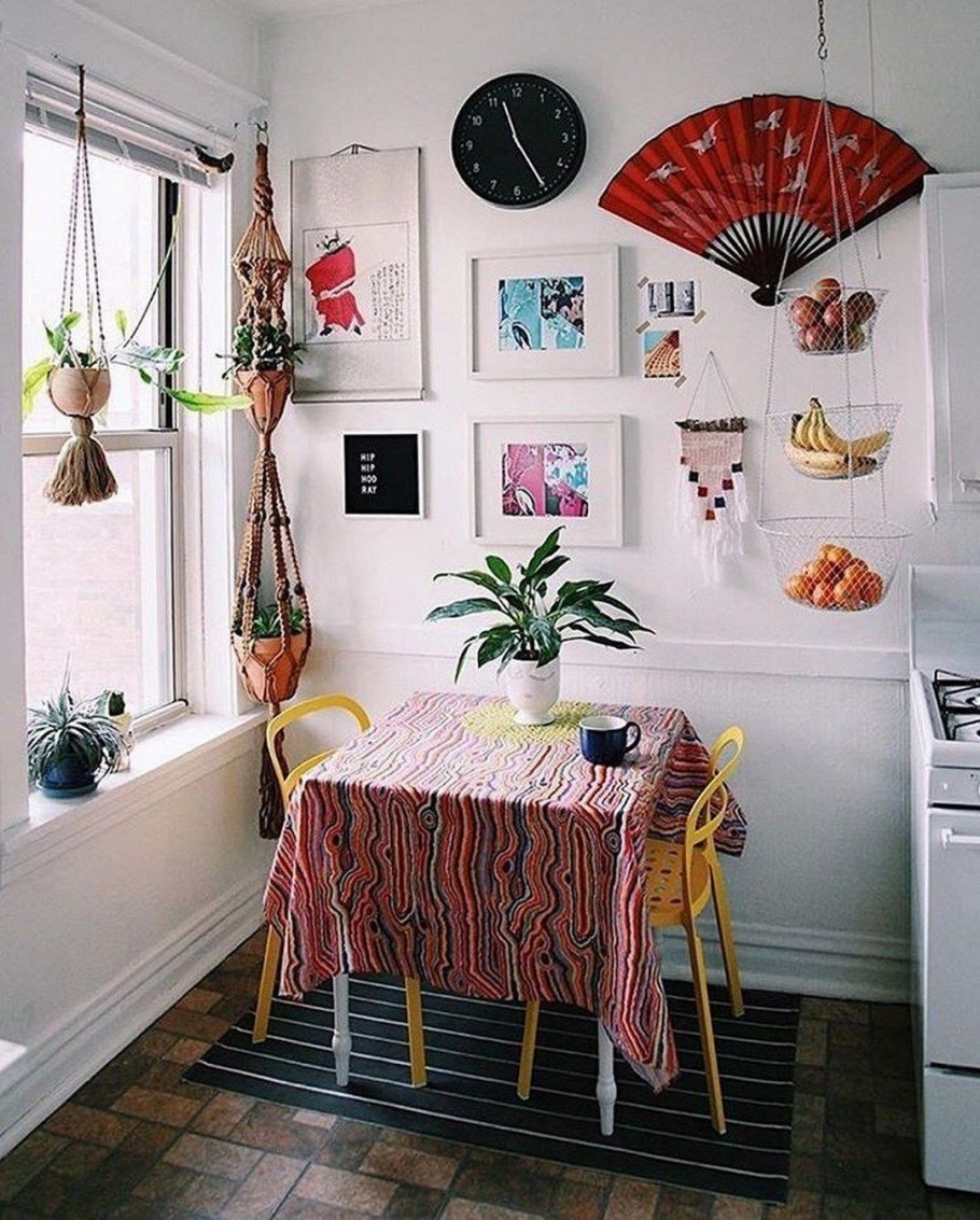 Украсить пустую стену на кухне