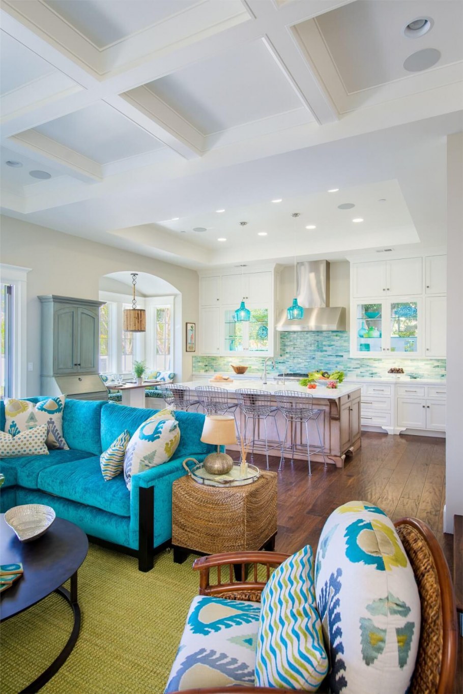 Кухня гостиная в средиземноморском стиле