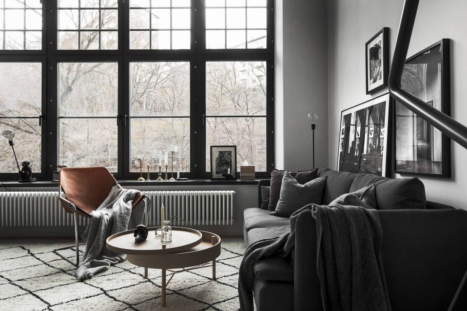 Темные окна в интерьере