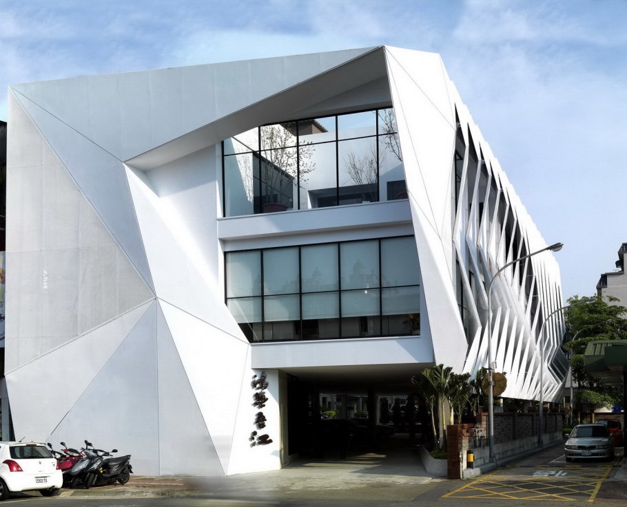 Необычные фасады общественных зданий