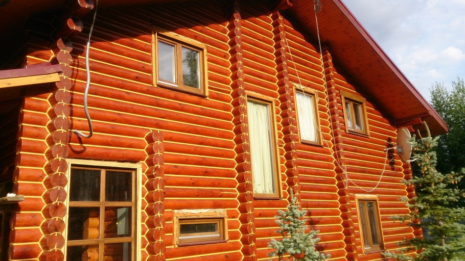 Отделка в доме из оцилиндрованного бревна