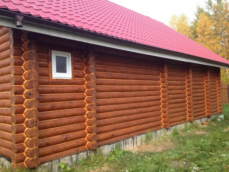 Дом из оцилиндрованного бревна цвет