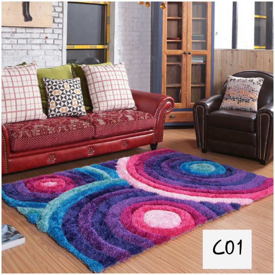 Яркий ковер в гостиную