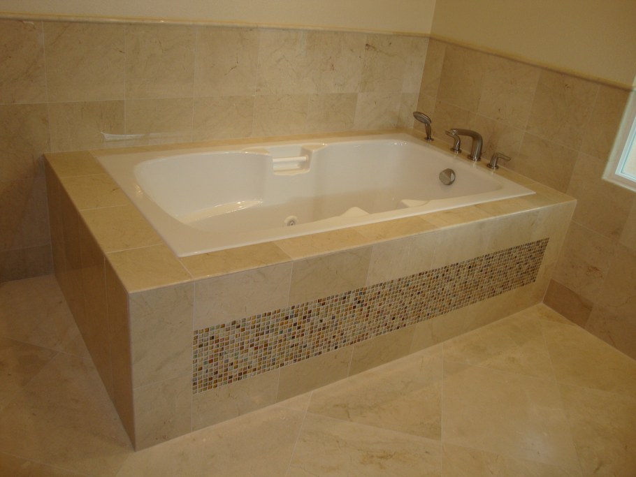 Ванная обложенная плиткой