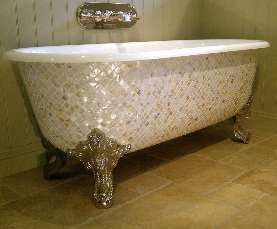 Ванна отделанная мозаикой