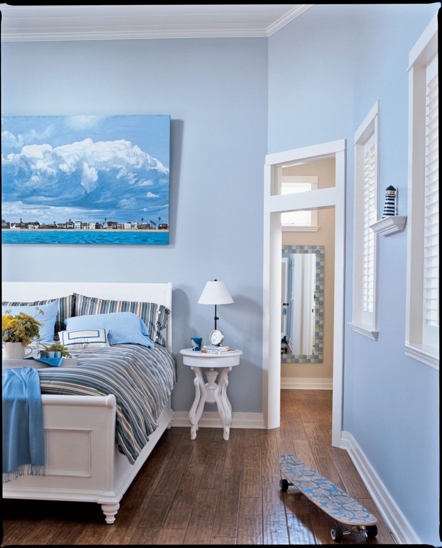 Комната в бело голубых тонах