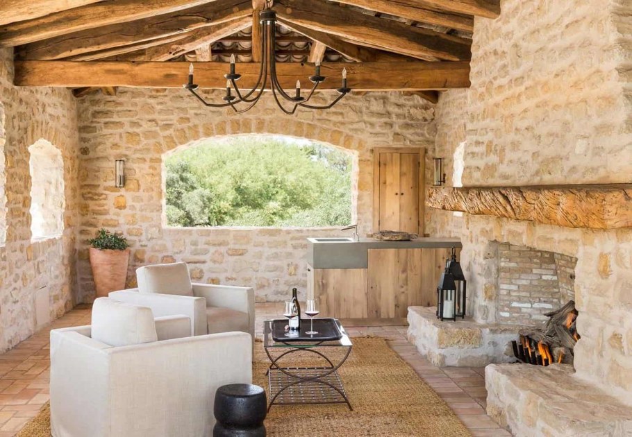 Гостиная в итальянском стиле в загородном доме