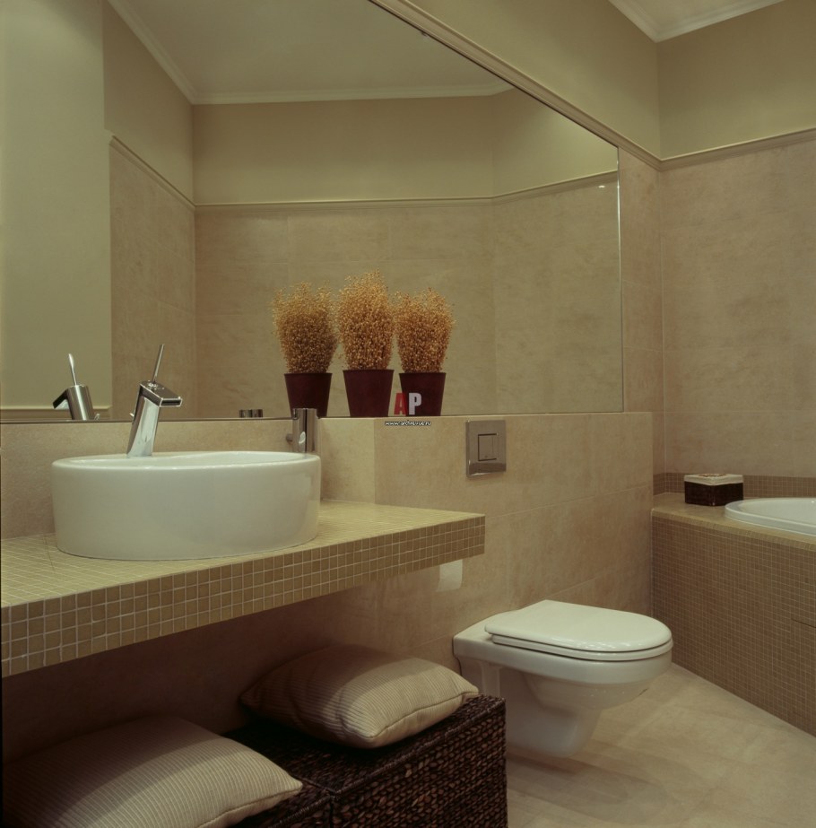 Маленькая душевая с туалетом