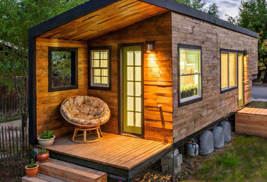 Тини Хаус с террасой