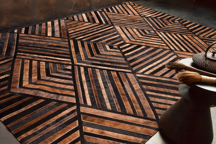 Ковер из кожи