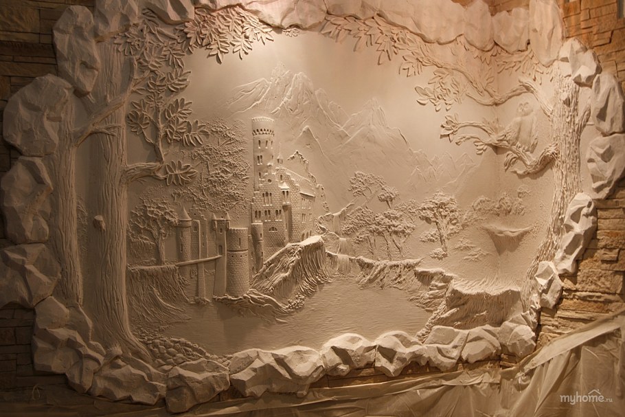 Барельеф на стене