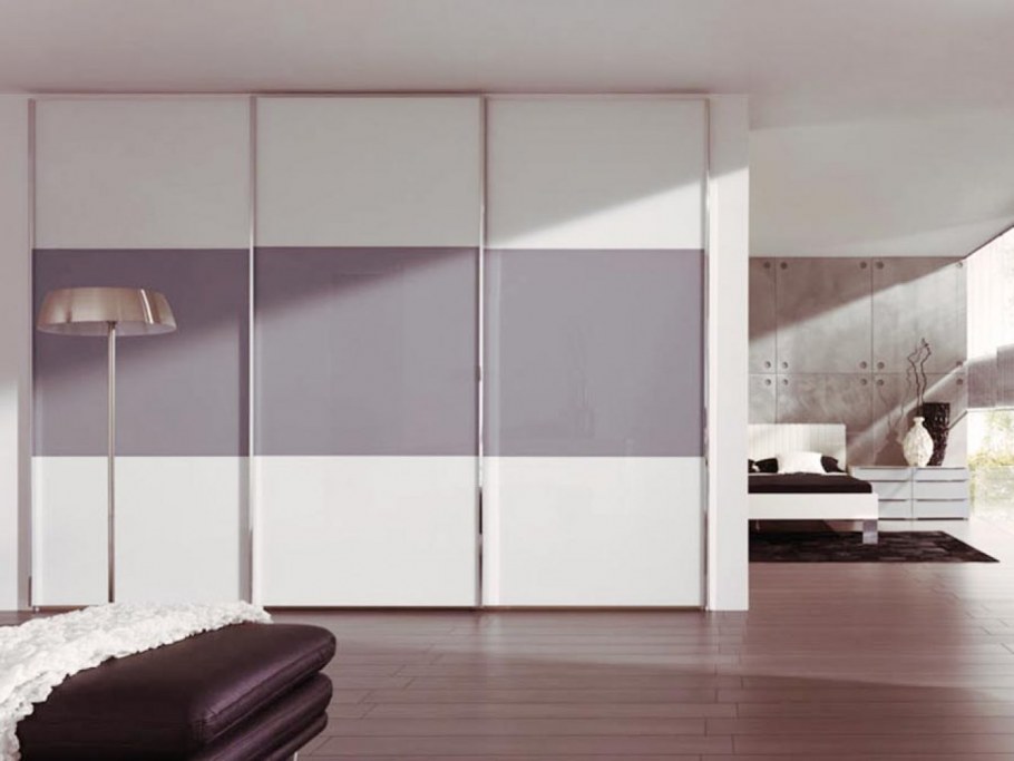 Встроенный шкаф с распашными дверями