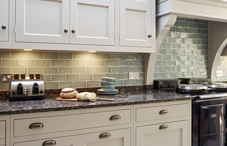 Плитка на фартук для классической кухни