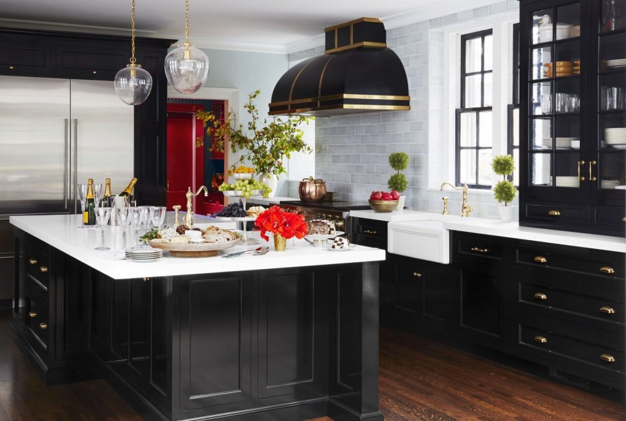 Красивые черные кухни