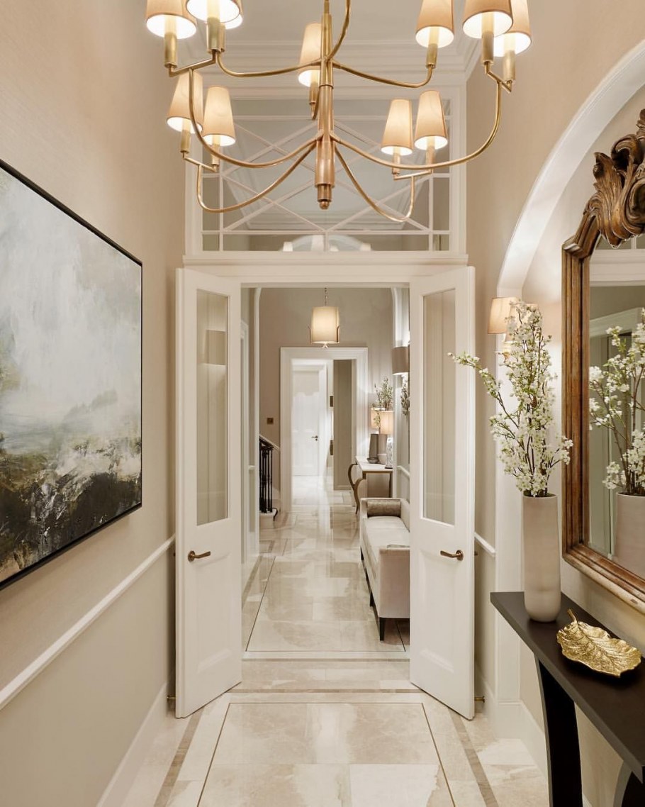 Люстра для холла в частном доме