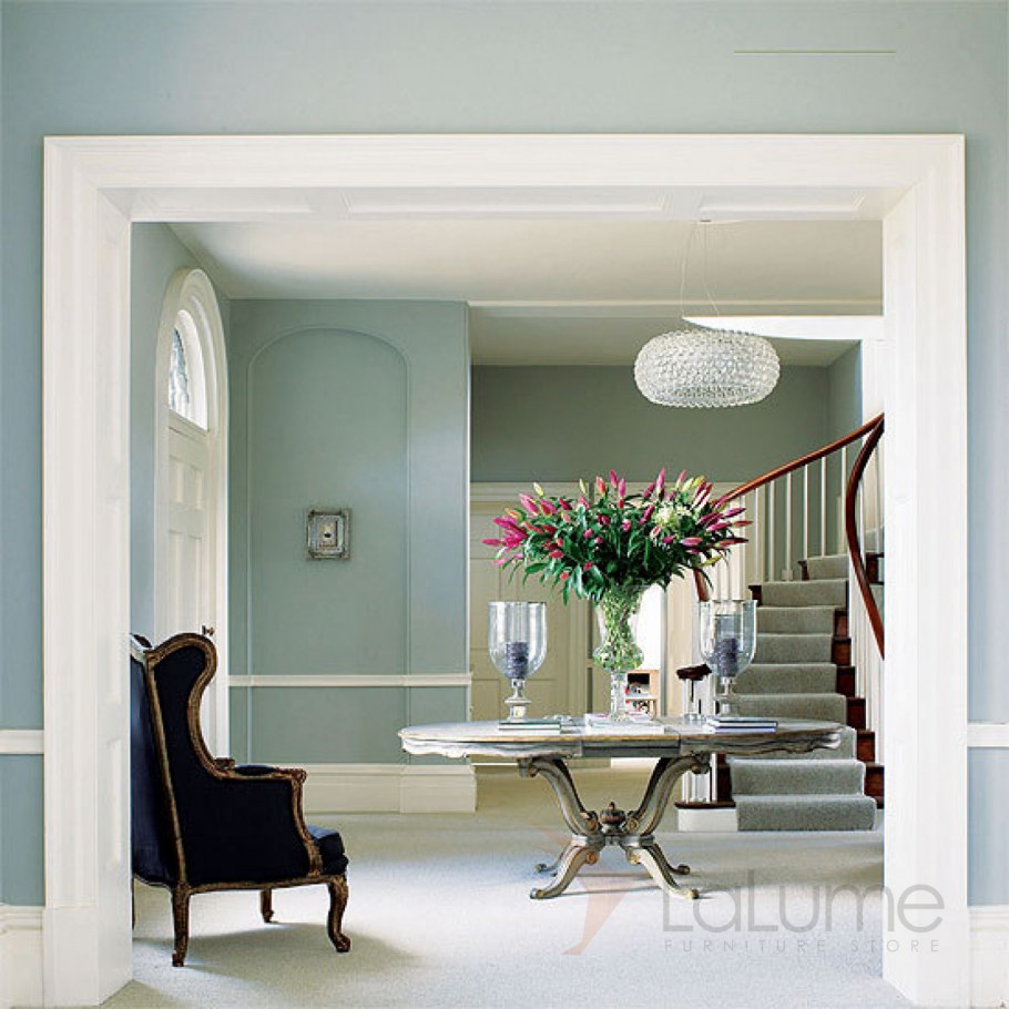 Декор стен в прихожей