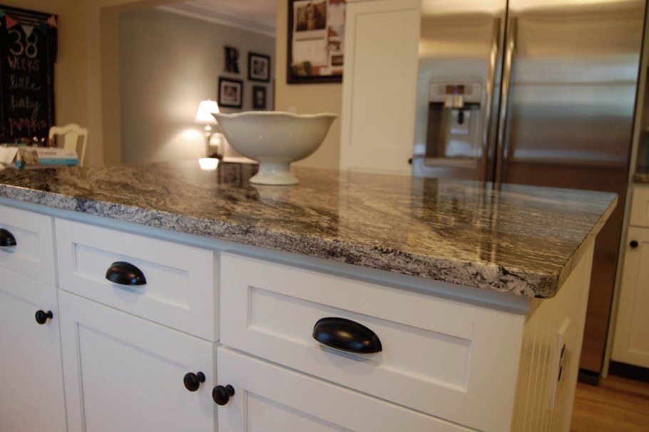 Столешница для кухни гранит белый