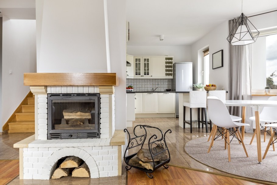 Камин в скандинавском стиле в интерьере