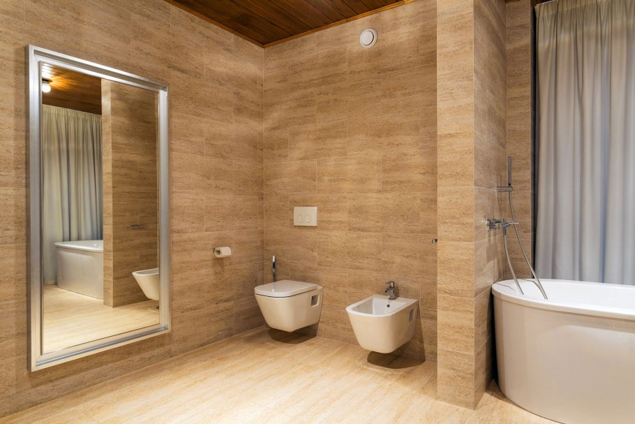 Ванная отделанная деревом