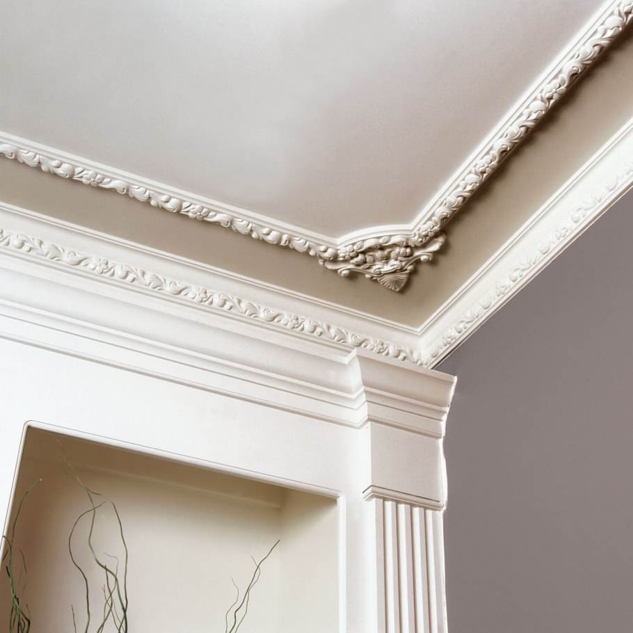 Декоративный плинтус на потолок