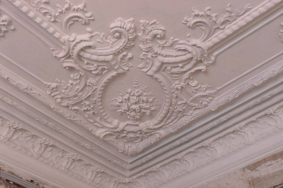 Декор из гипса