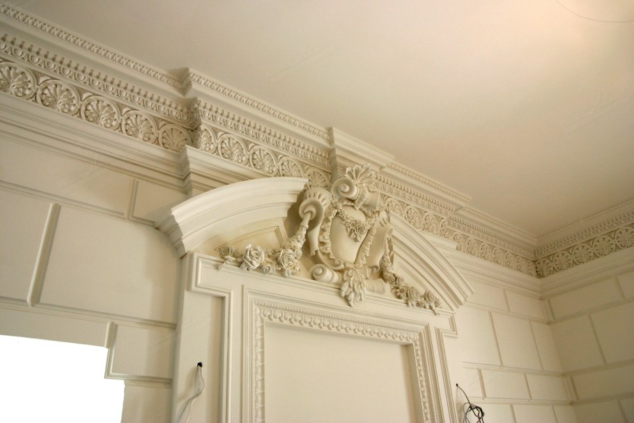 Лепнина из полиуретана на потолок