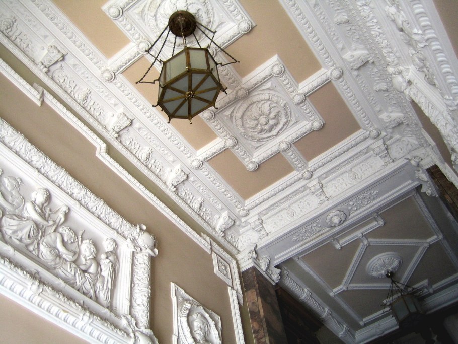 Лепнина из гипса в интерьере