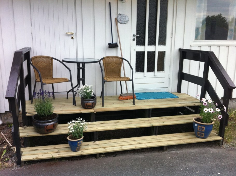 Веранда к деревянному дому