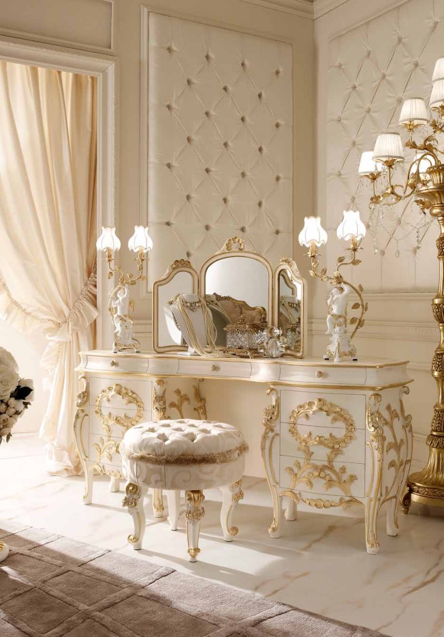 Келли Уистлер кровать с зеркальным балдахином