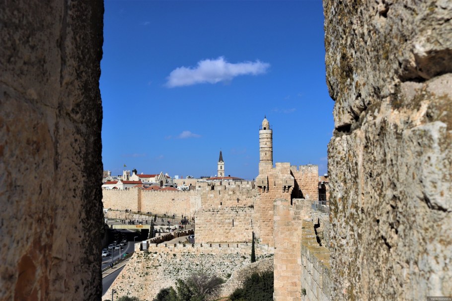 Итальянское панно на стену красное