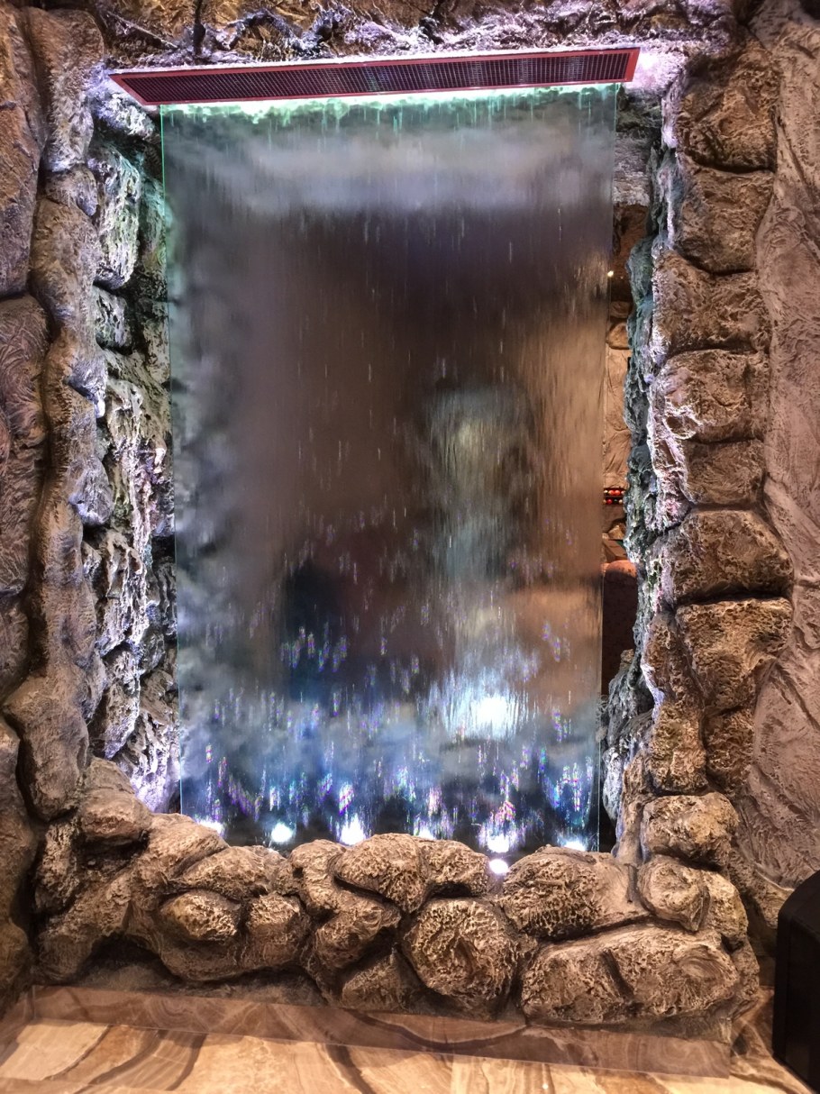 Водопад по стеклу увлажнитель