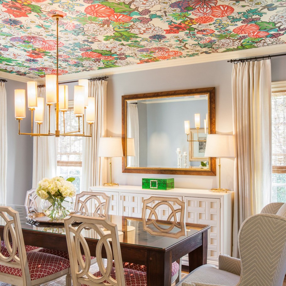 Уборка натяжных потолков