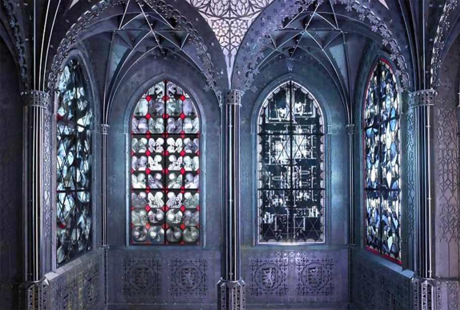 Витражи в готическом стиле в интерьере