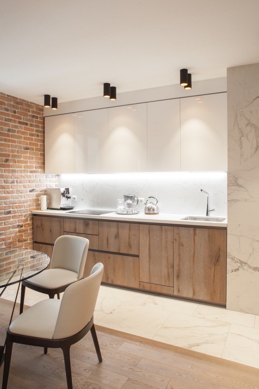 Кухня мрамор и дерево