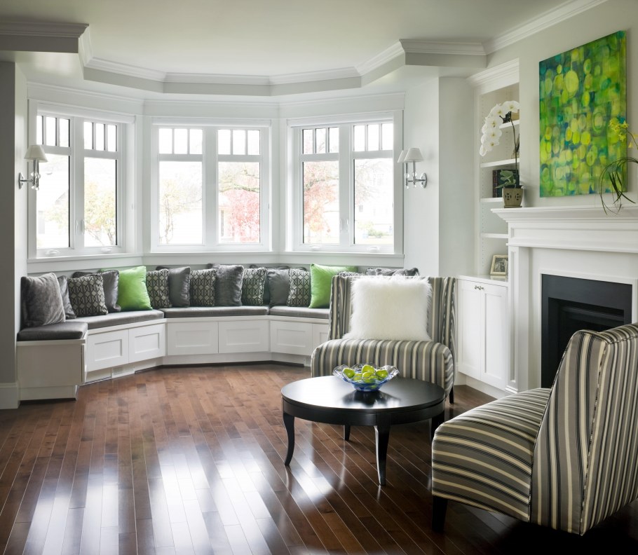 Дом с квадратным эркером