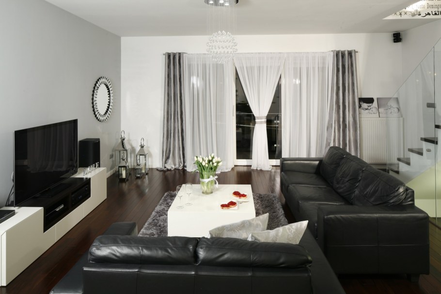 Обстановка гостиной серая