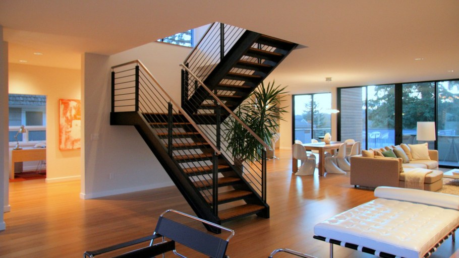 Лестница в цоколь