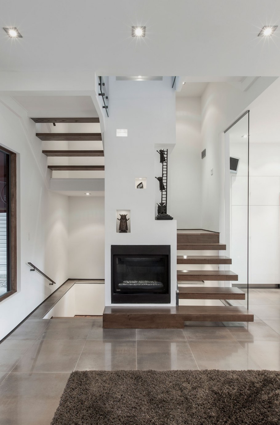 Комната с лестницей