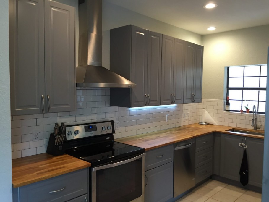 Кухня с деревянной столешницей