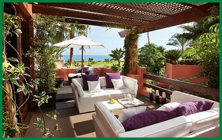 Интерьер патио у моря