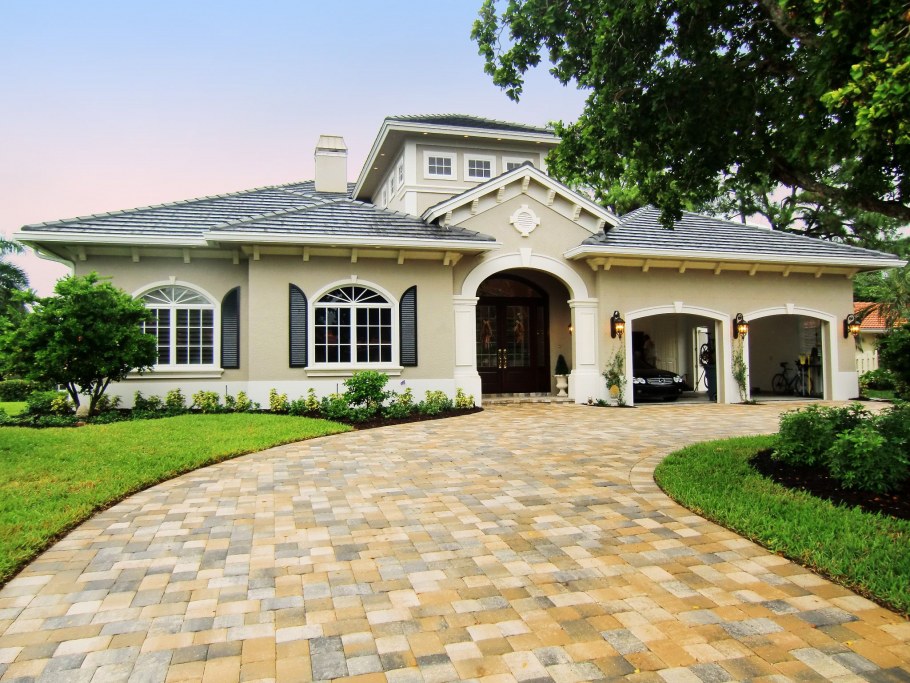 Одноэтажный особняк в средиземноморском стиле