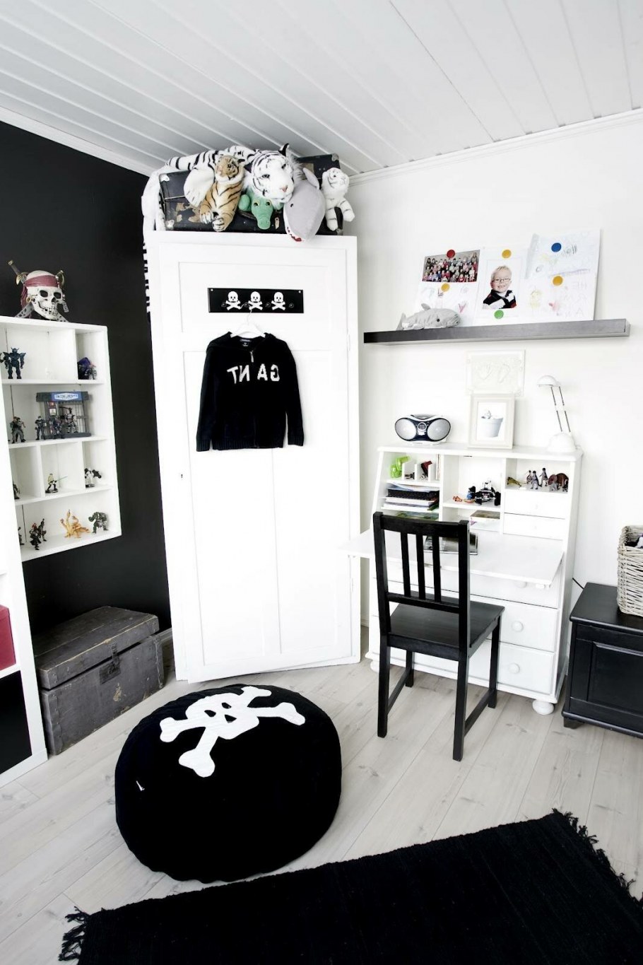 Черно красная спальня