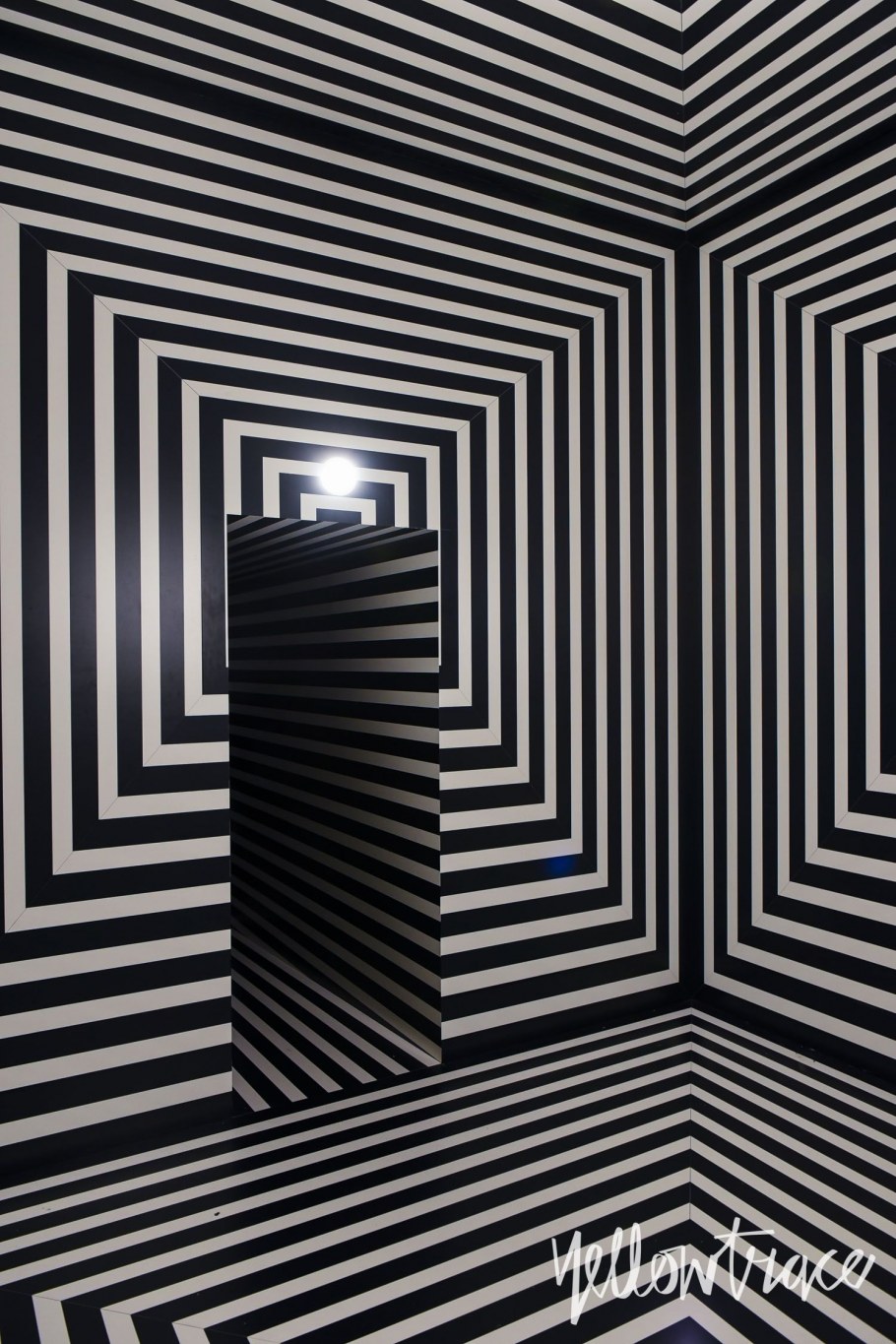 Черно белая Графика линиями