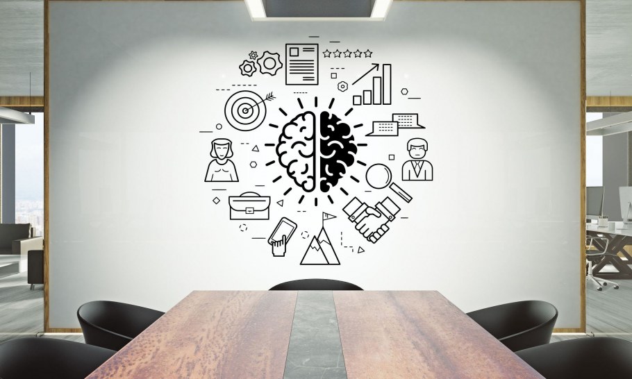 Креативные надписи на стенах в офисе