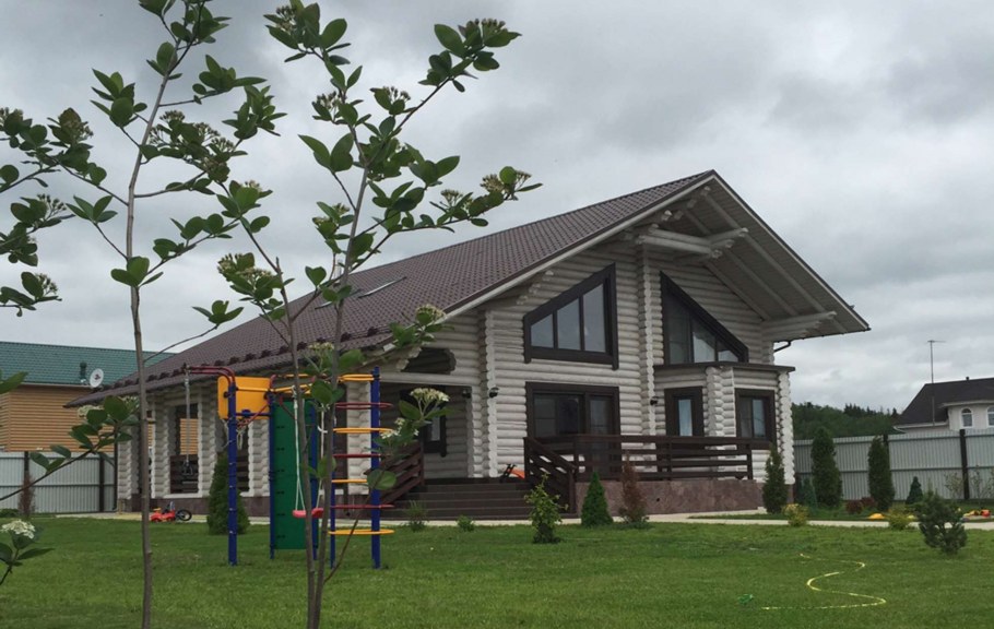 Дом с участком, оставленный мебелью из икеа