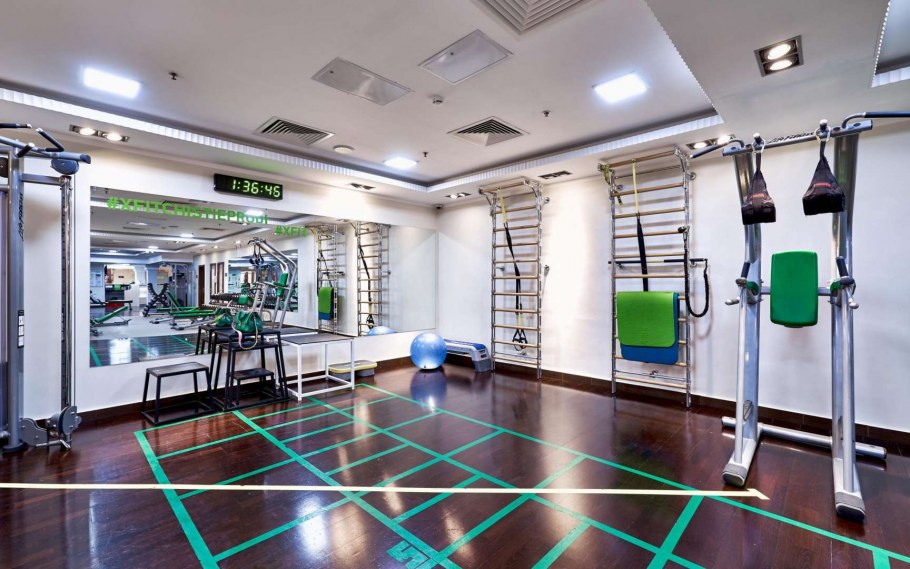 Яркий фитнес клуб